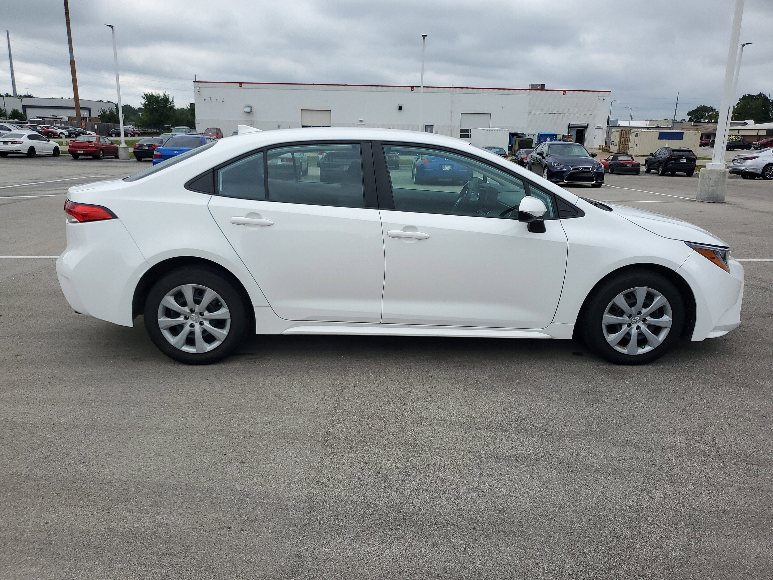 2023 Toyota Corolla LE photo 5