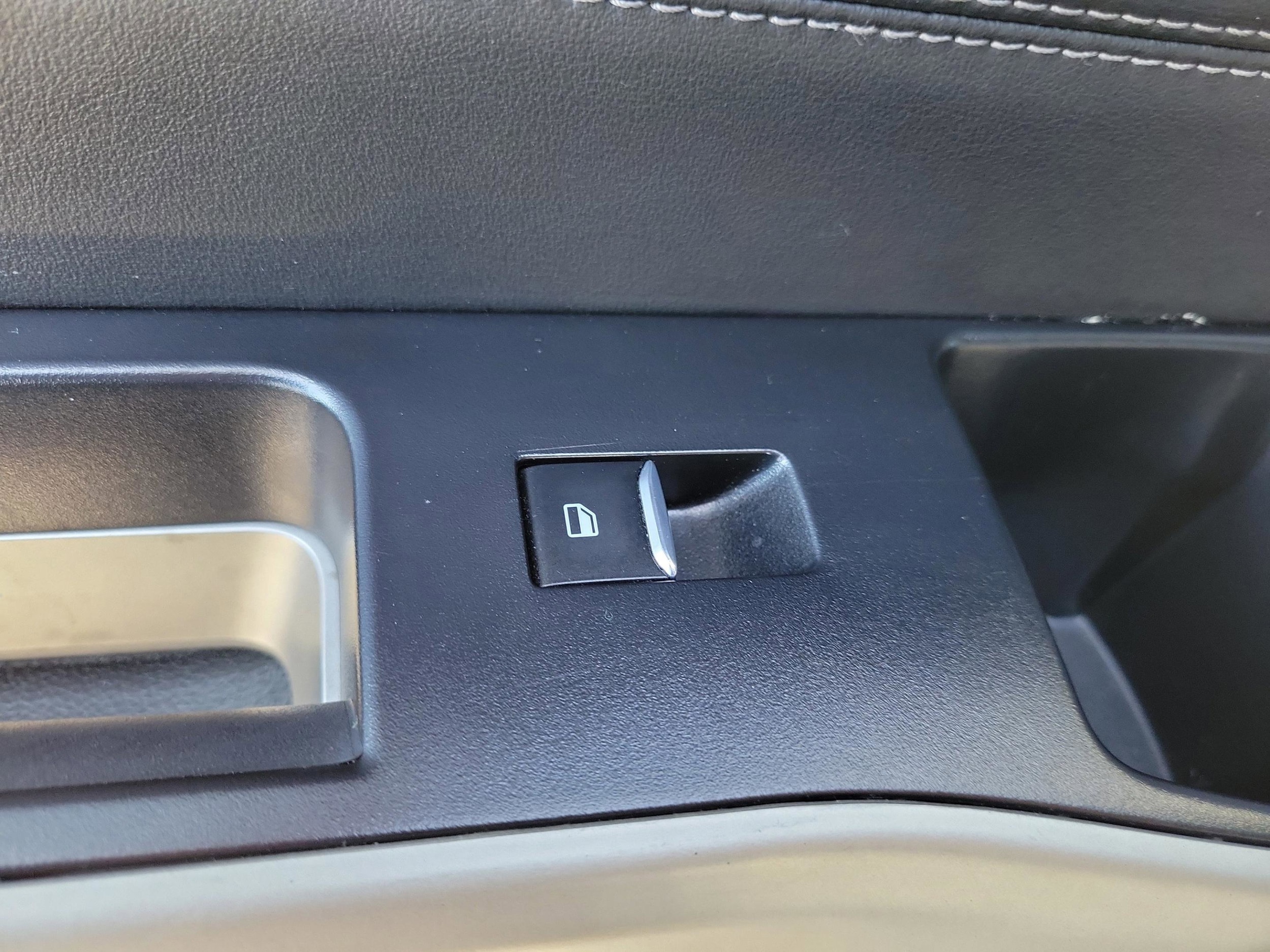 2023 Ford Explorer XLT - Photo 19