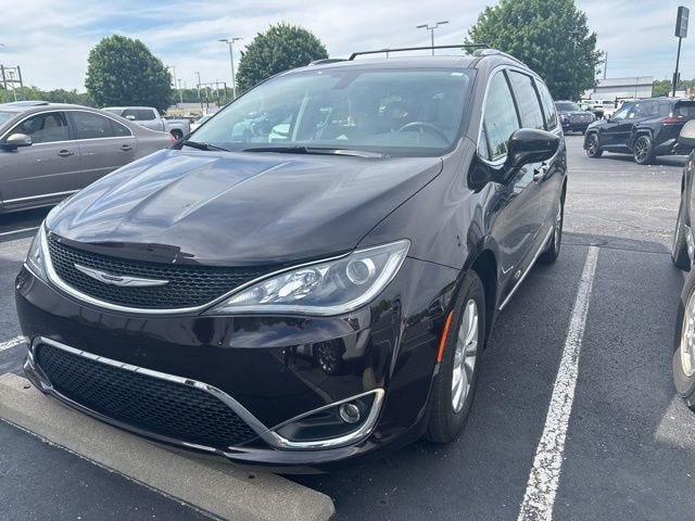 2019 Chrysler Pacifica Touring L's photo