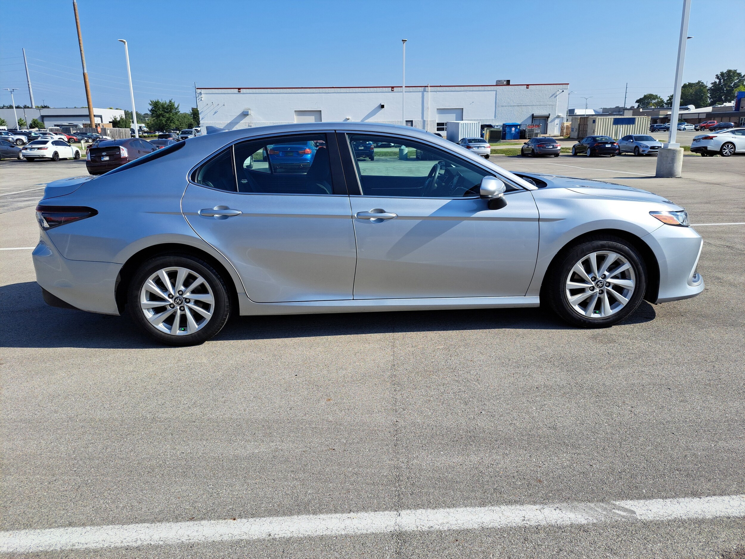 2023 Toyota Camry LE photo 5