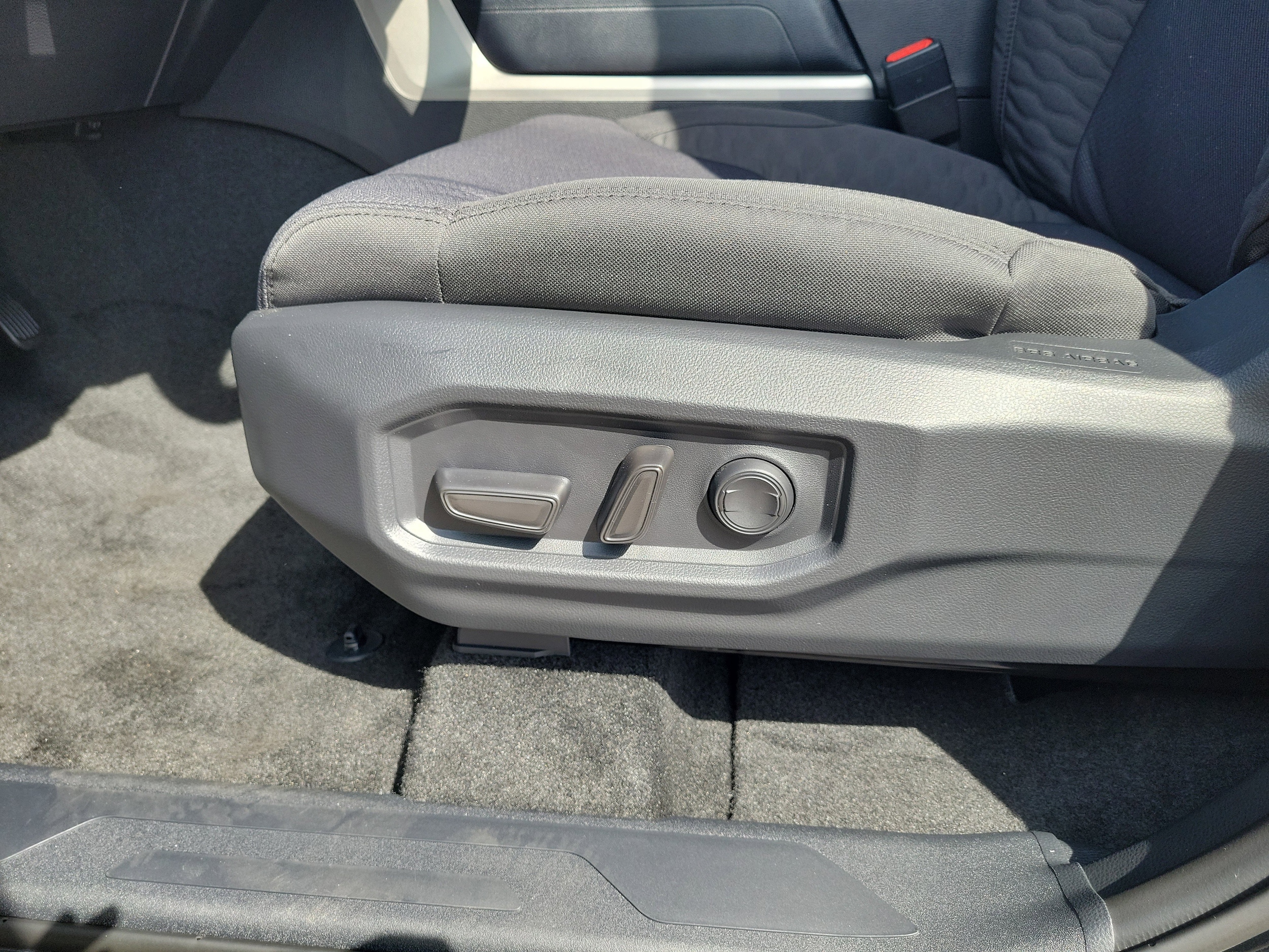 2026 Toyota Tundra SR5 - Photo 17