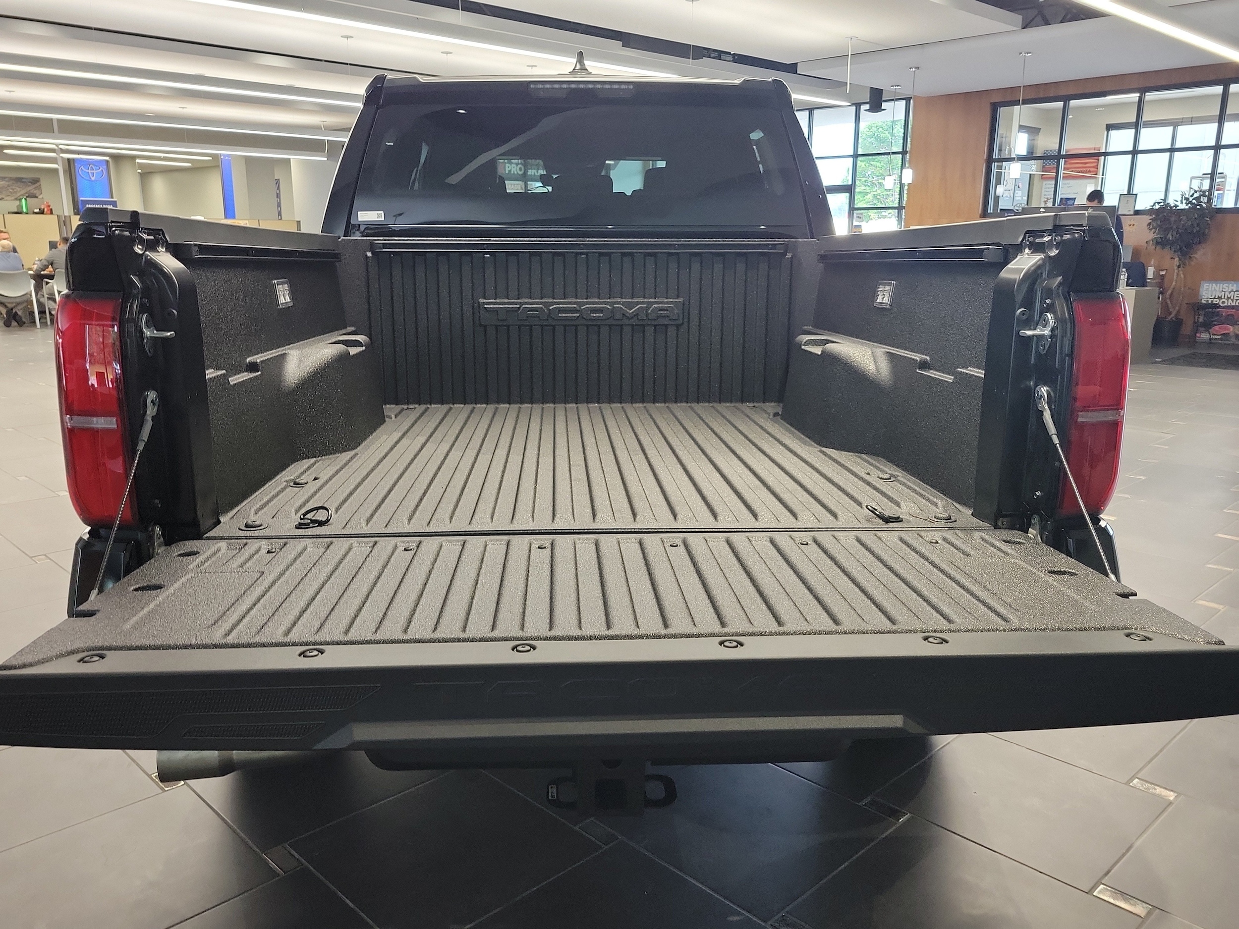 2026 Toyota Tacoma SR5 - Photo 12