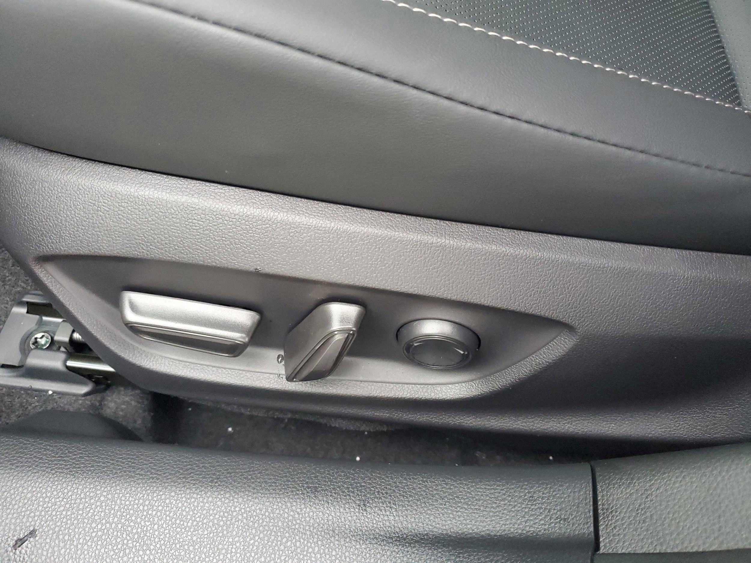 2026 Toyota Prius XLE - Photo 18