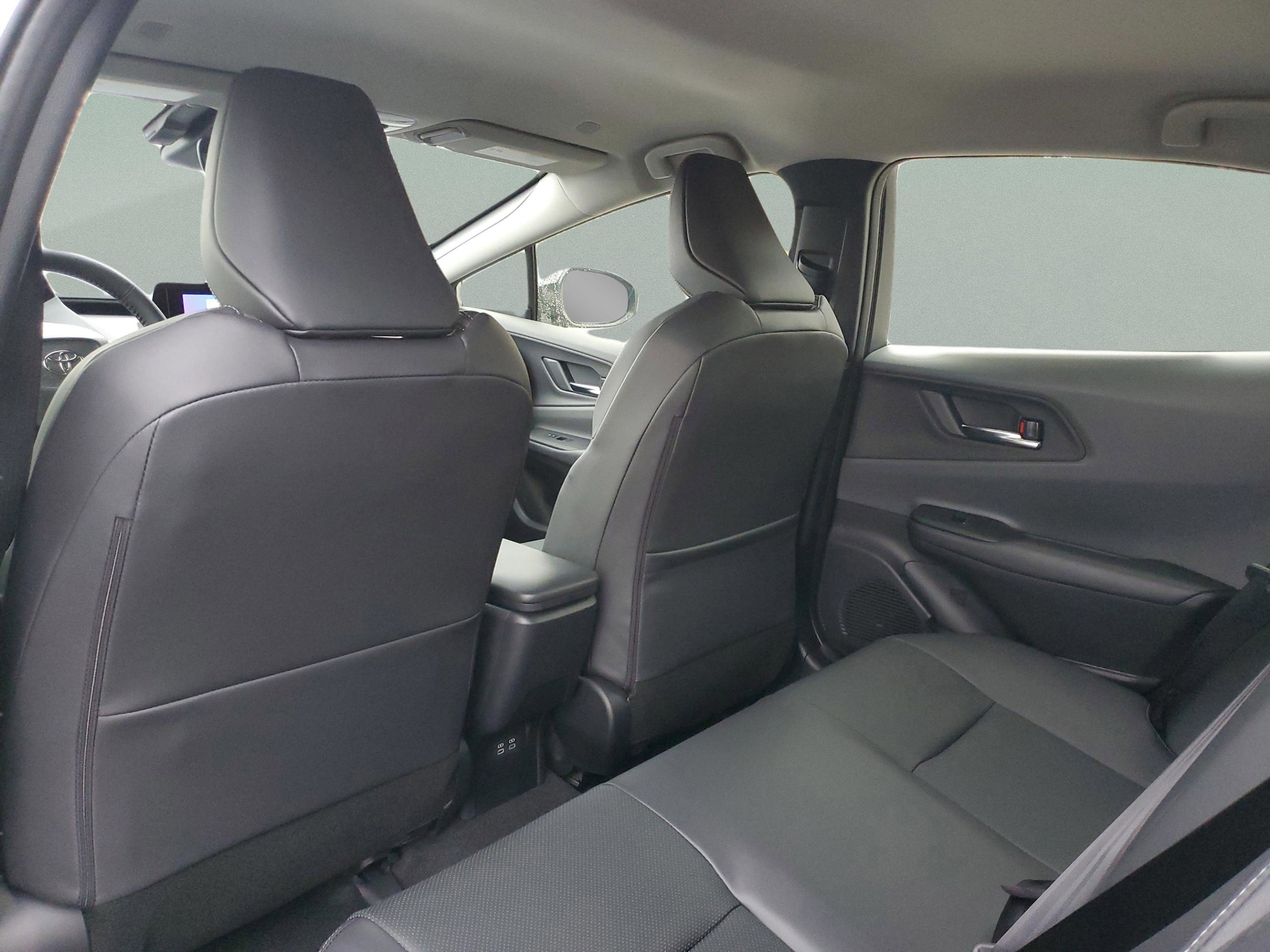 2026 Toyota Prius XLE - Photo 10