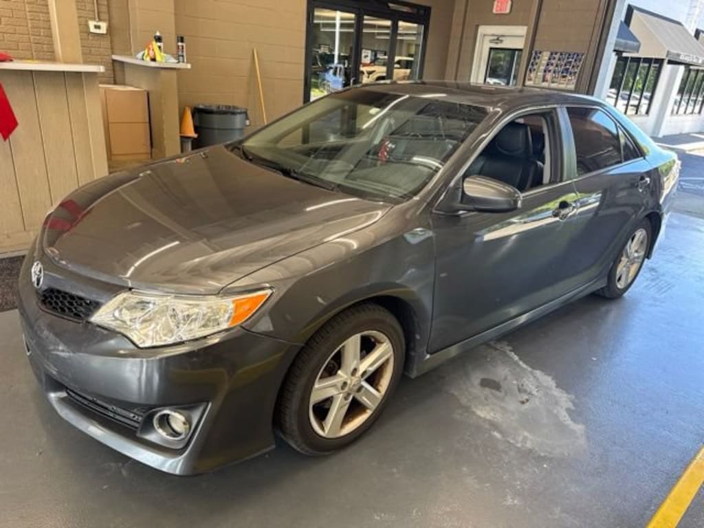 Used 2012 Toyota Camry SE Sedan
