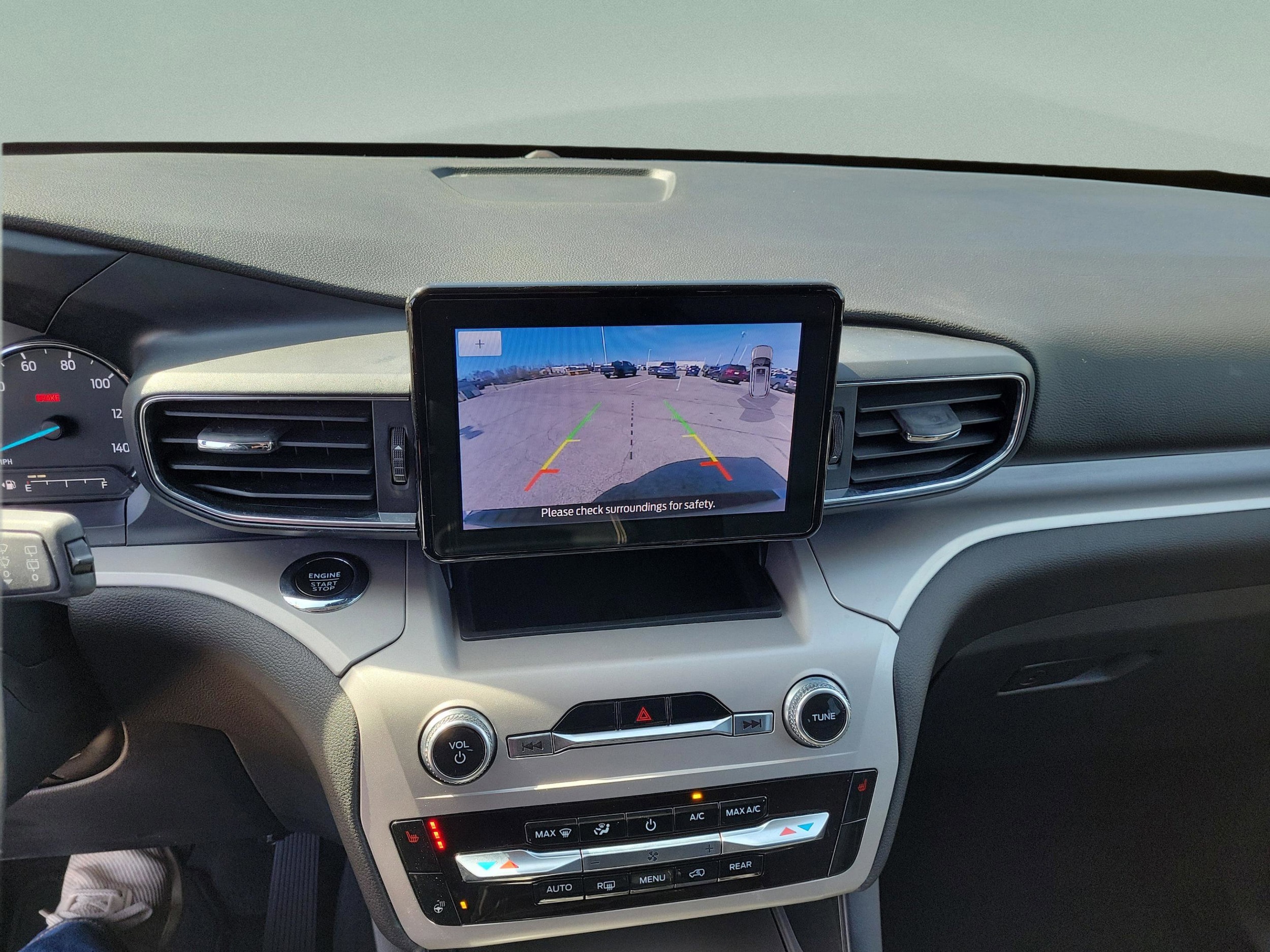 2023 Ford Explorer XLT - Photo 34