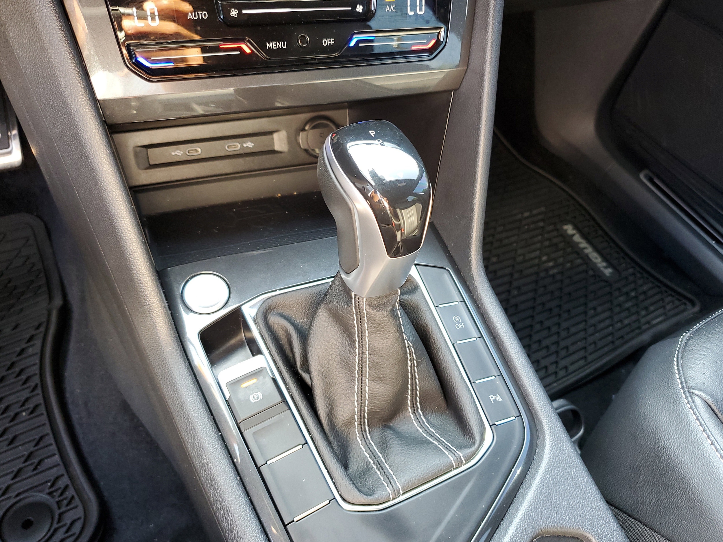 2022 Volkswagen Tiguan SE R-Line Black photo 4