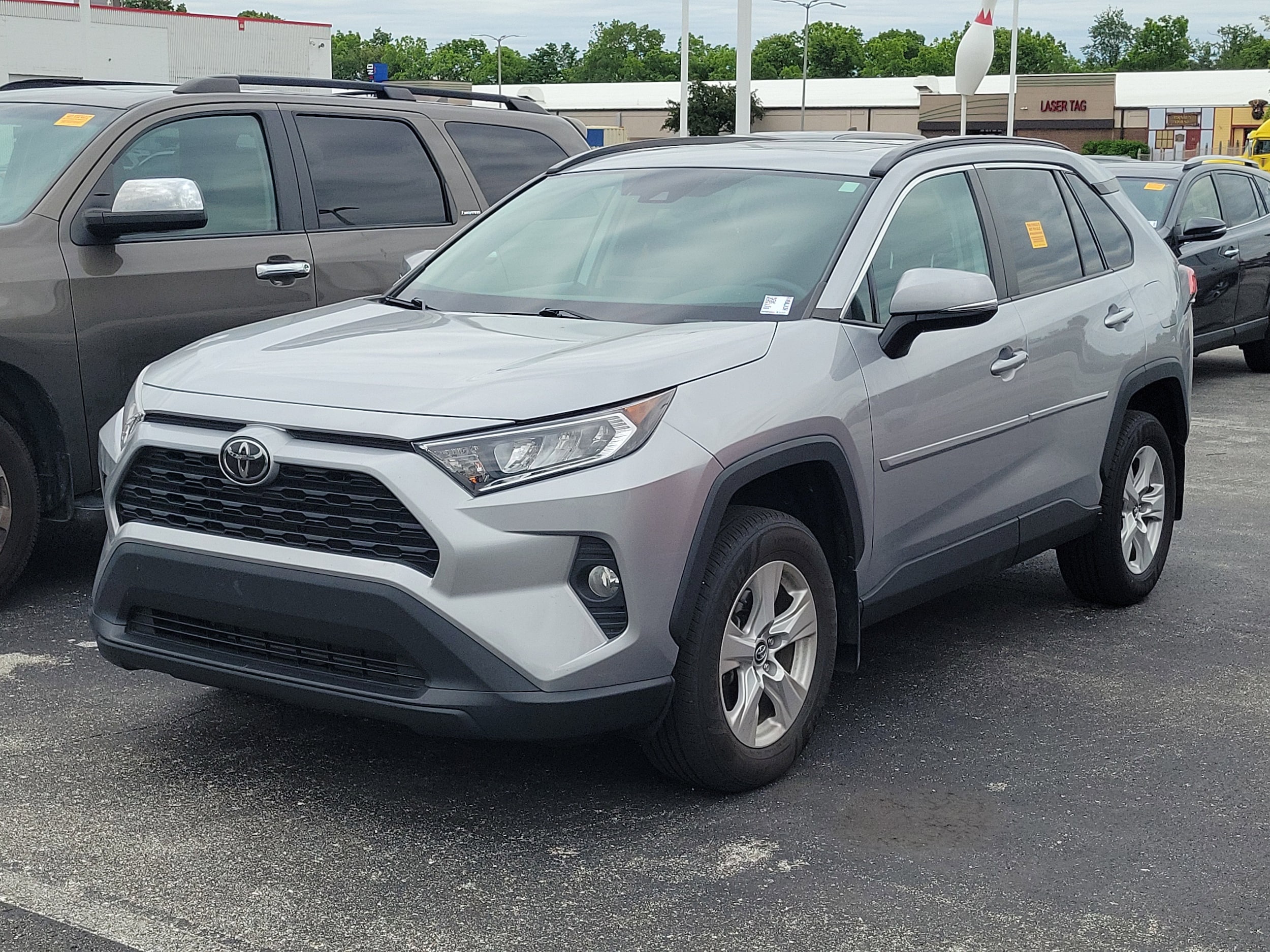 2021 Toyota RAV4 XLE AWD's photo