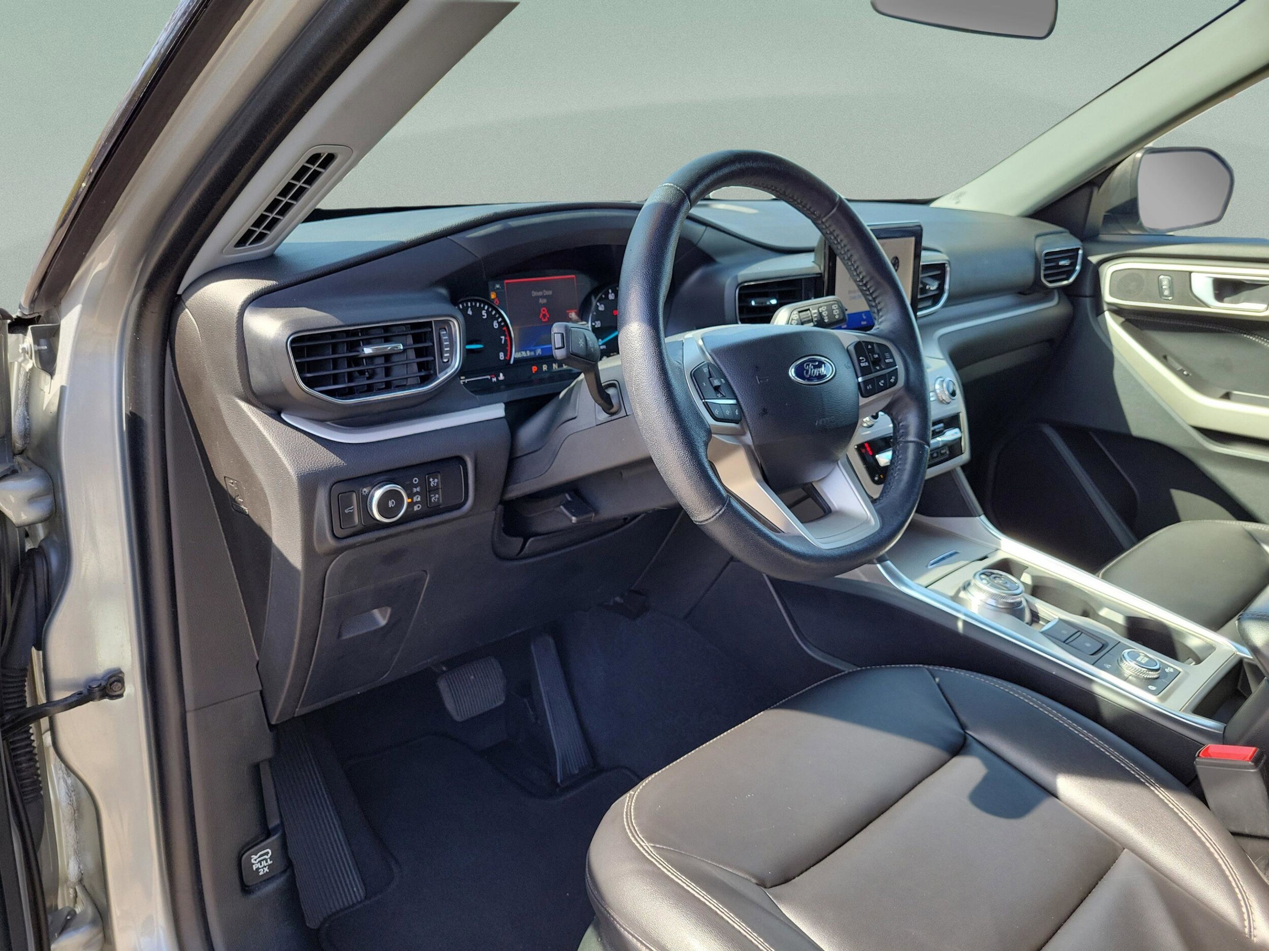2023 Ford Explorer XLT - Photo 24