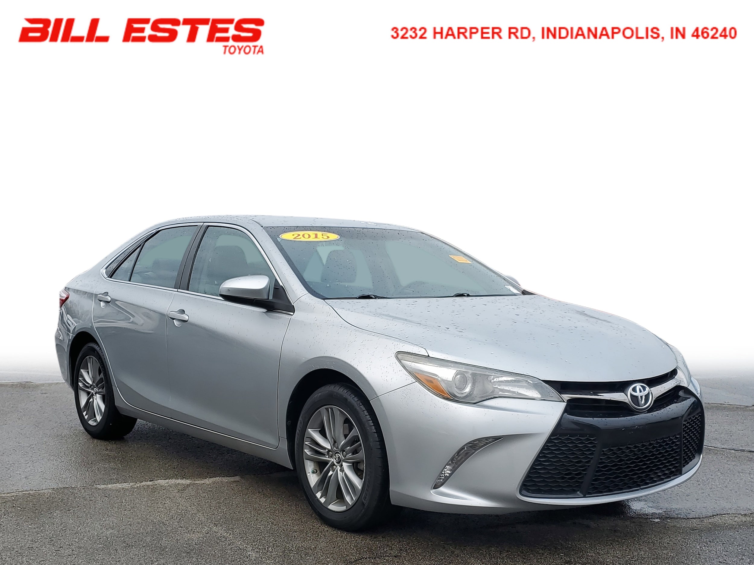 2015 Toyota Camry SE's photo