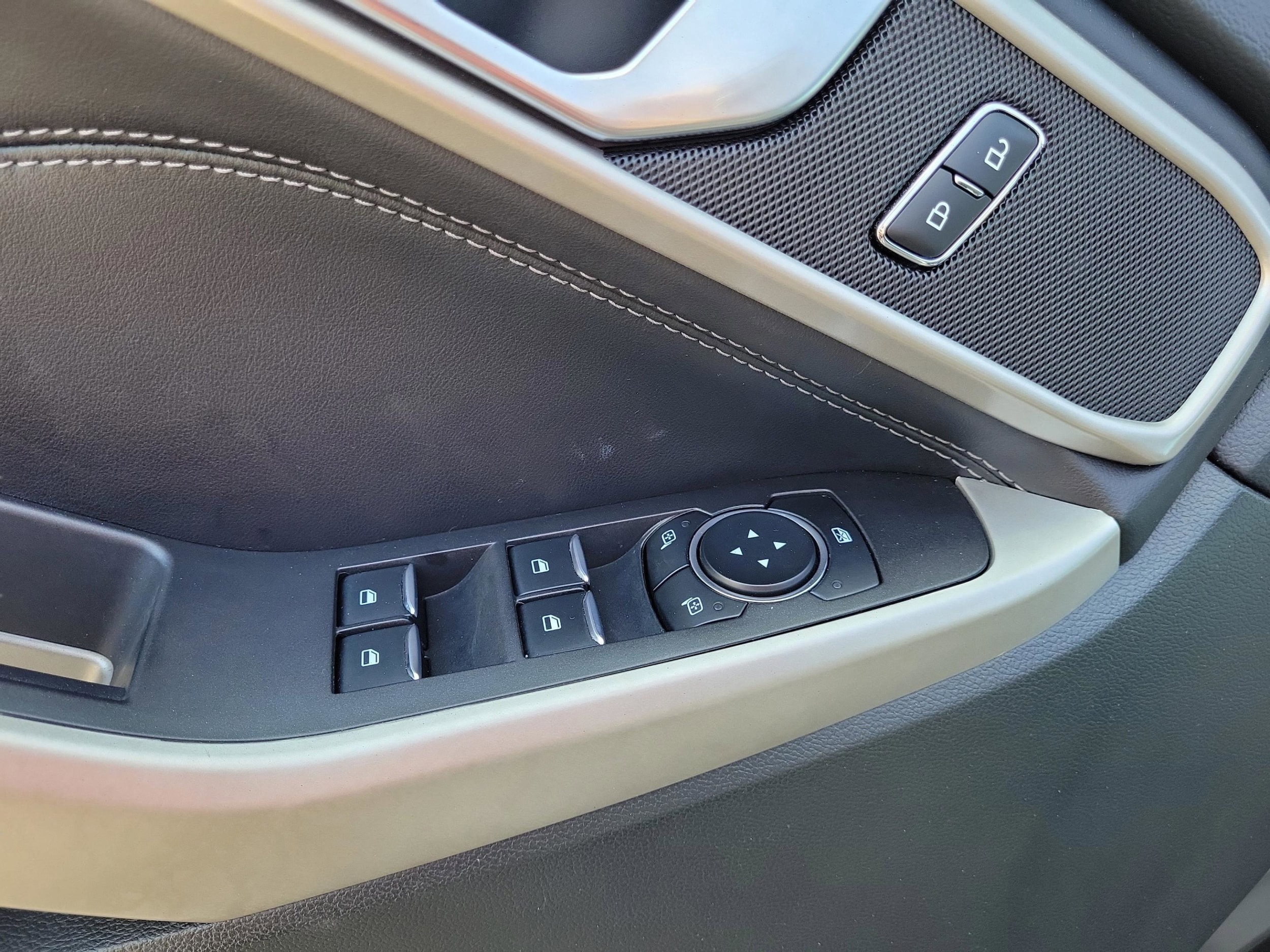 2023 Ford Explorer XLT - Photo 26