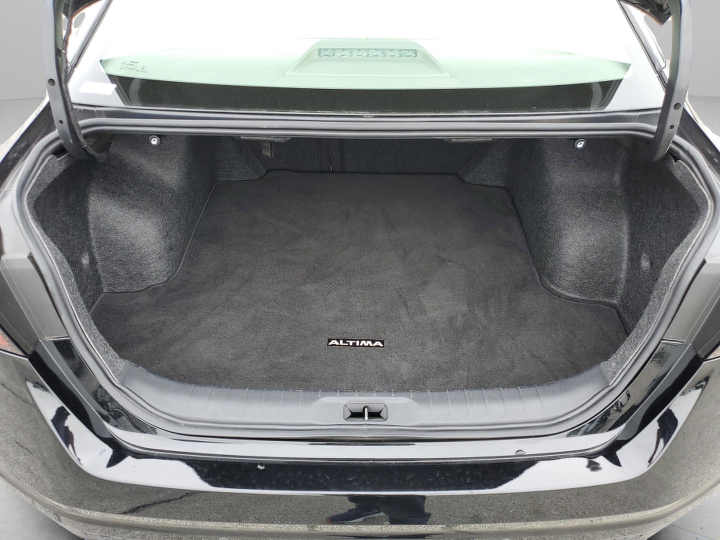 2025 Nissan Altima SV - Photo 9