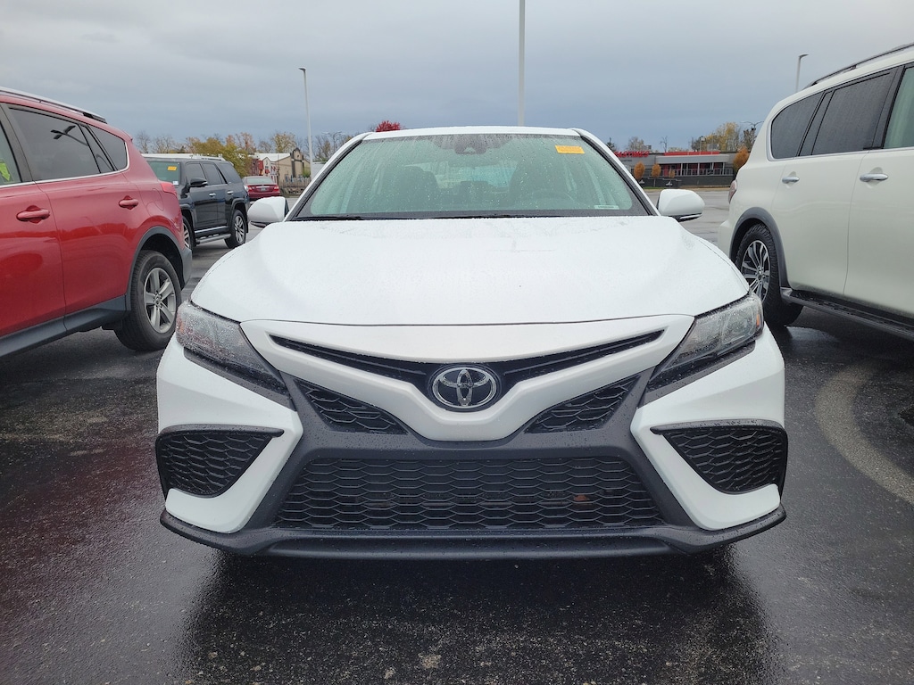 Used 2022 Toyota Camry SE Sedan