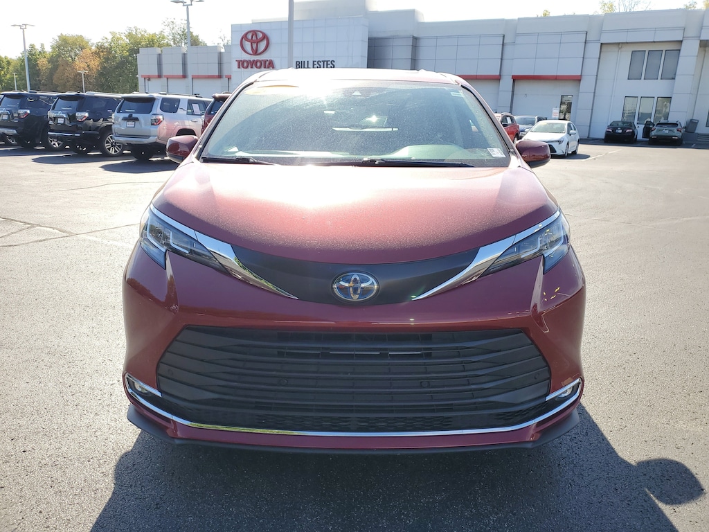 Used 2021 Toyota Sienna XLE Van