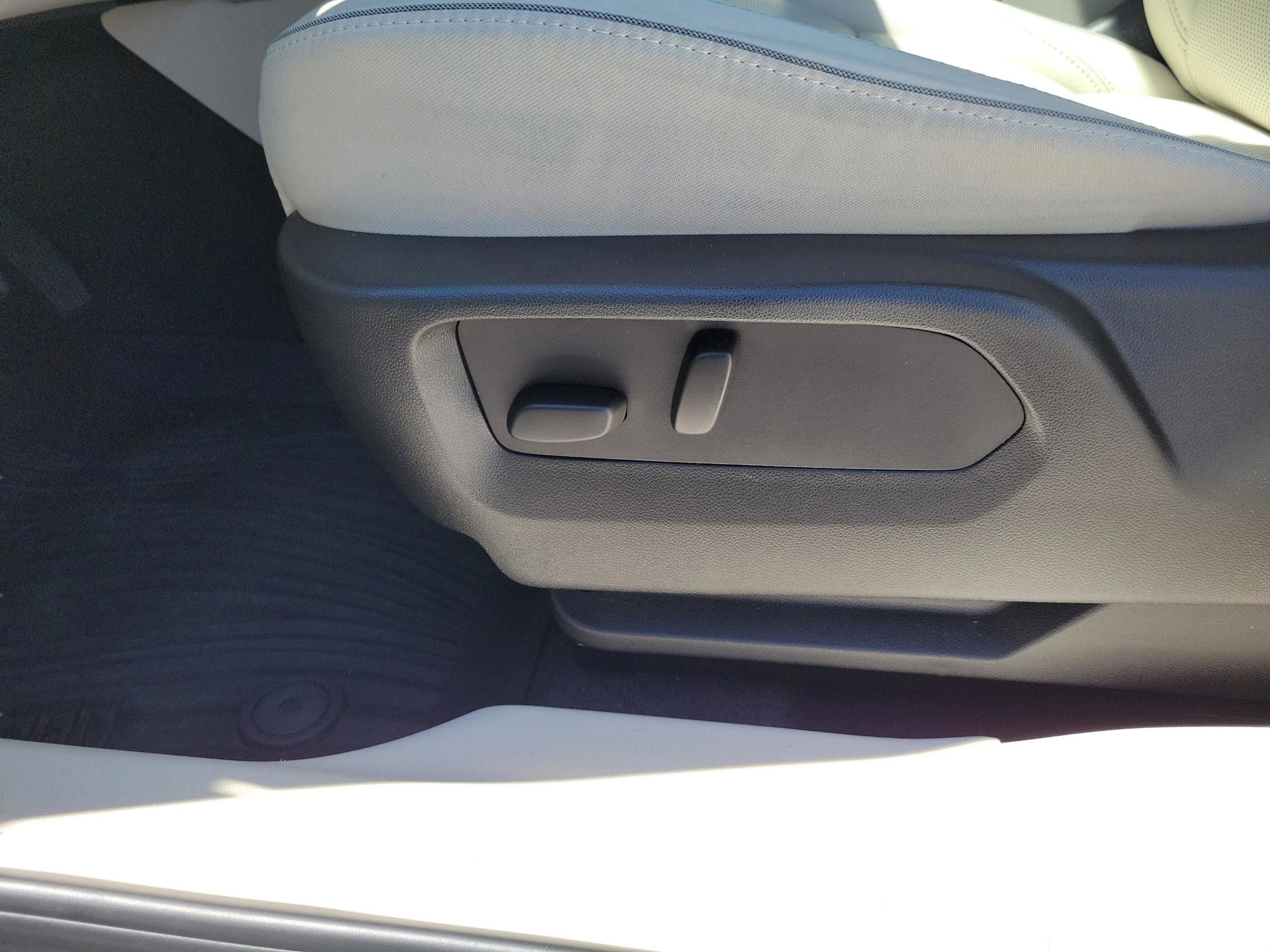 2023 Buick Envision Essence - Photo 18