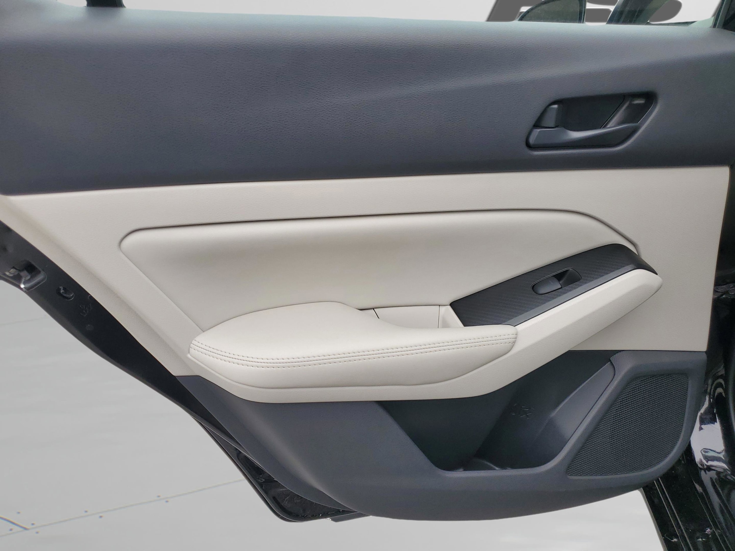 2025 Nissan Altima SV - Photo 14