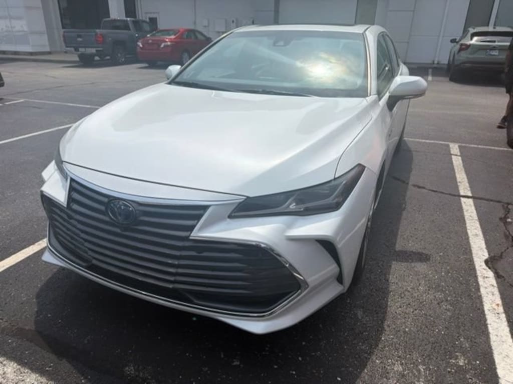 Used 2021 Toyota Avalon Hybrid Limited Sedan