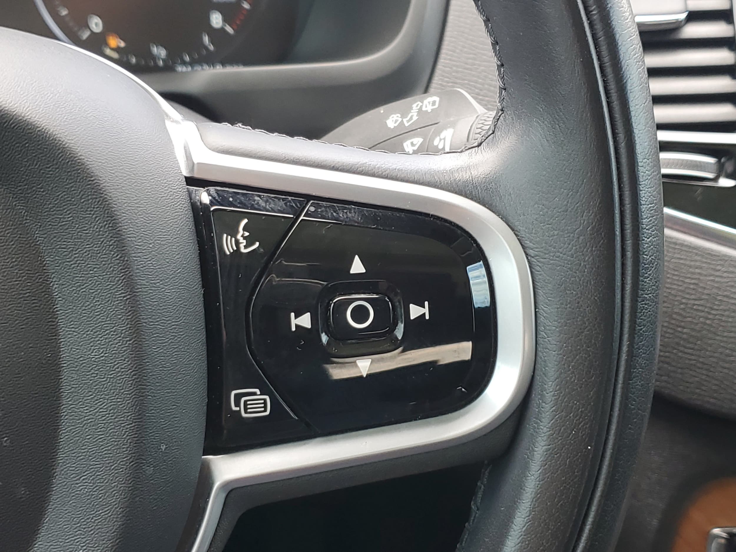 2021 Volvo XC90 Momentum - Photo 25