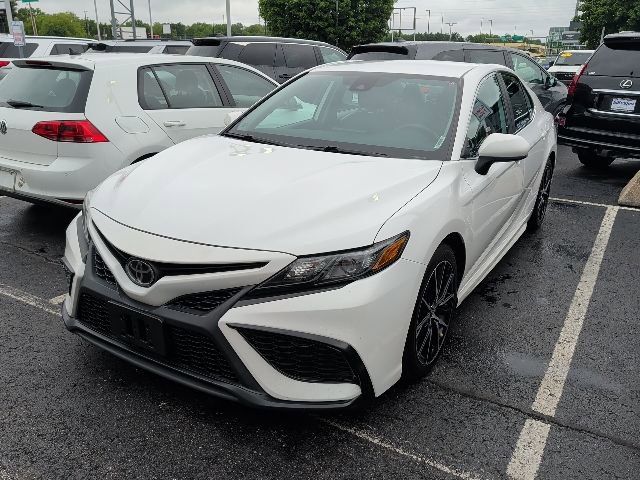 2021 Toyota Camry 2.5 Auto SE's photo