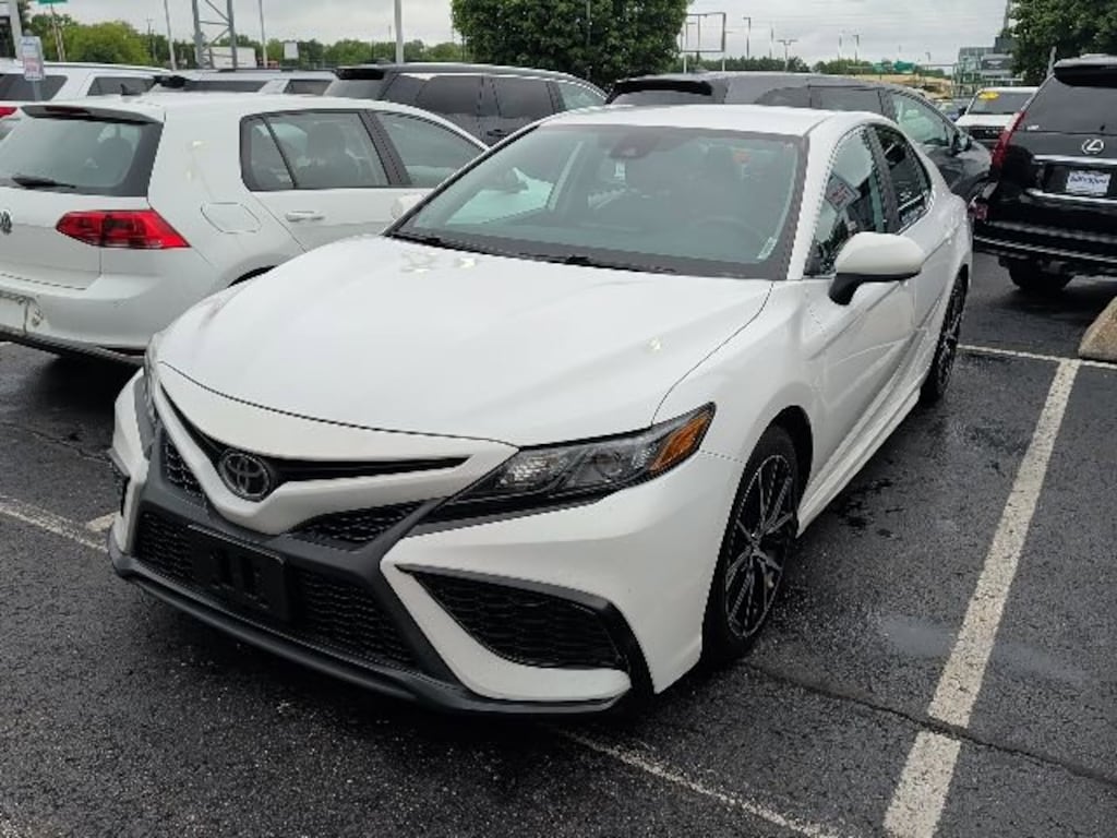 Used 2021 Toyota Camry SE Sedan