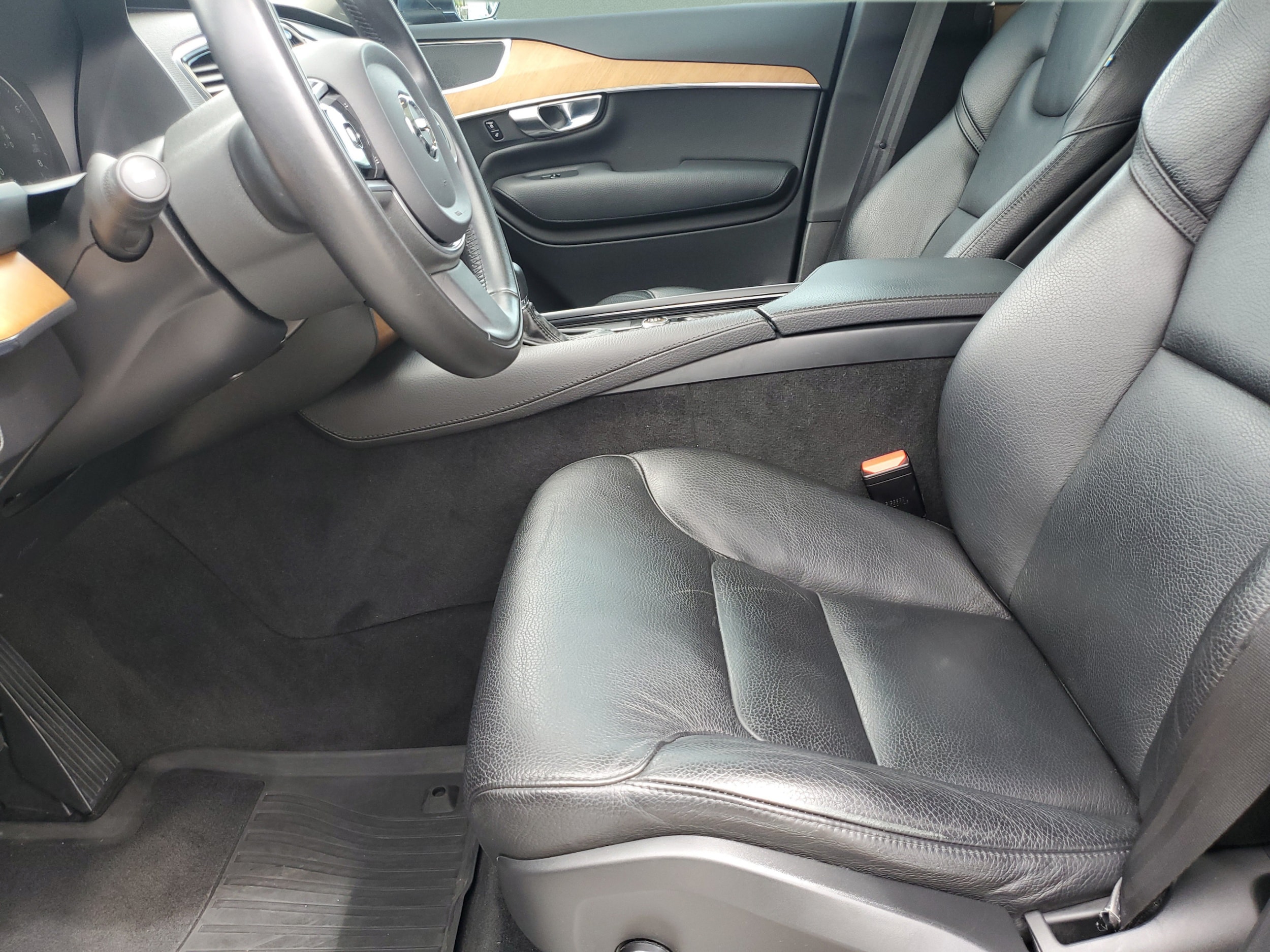 2021 Volvo XC90 Momentum - Photo 17