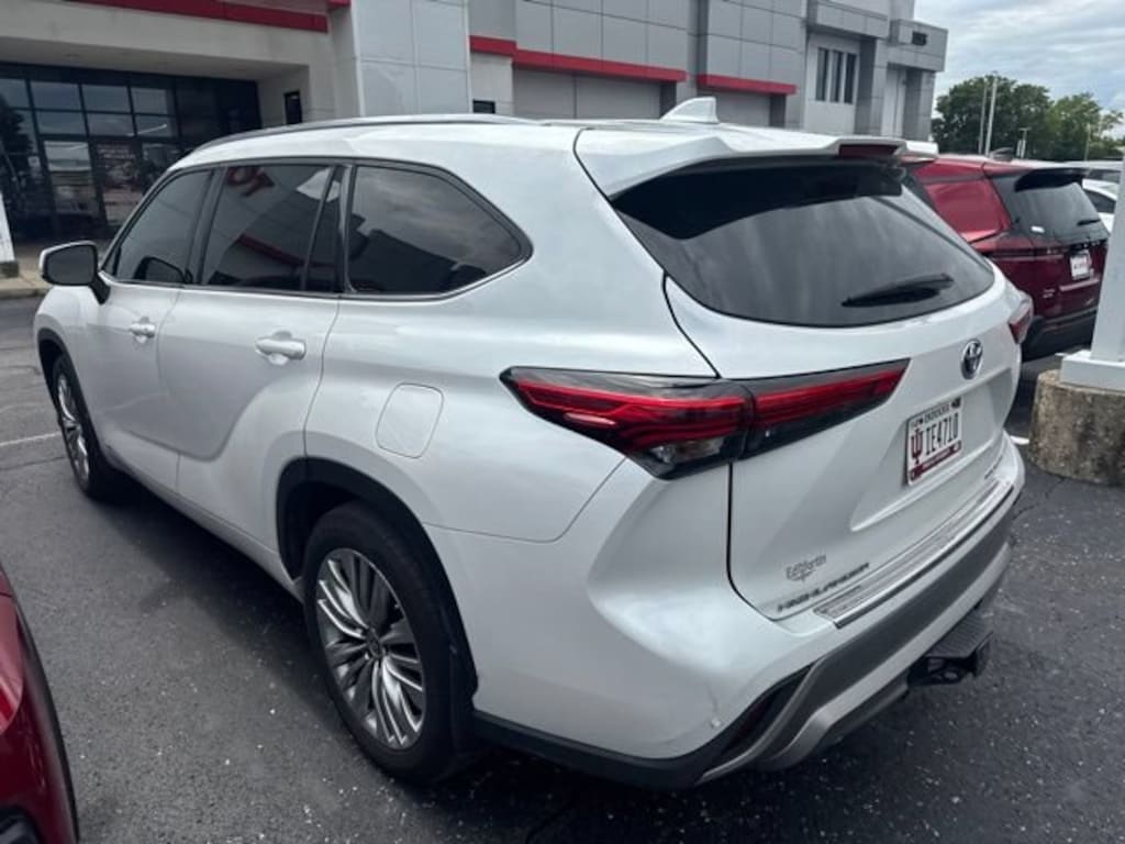 Used 2022 Toyota Highlander Hybrid Platinum SUV