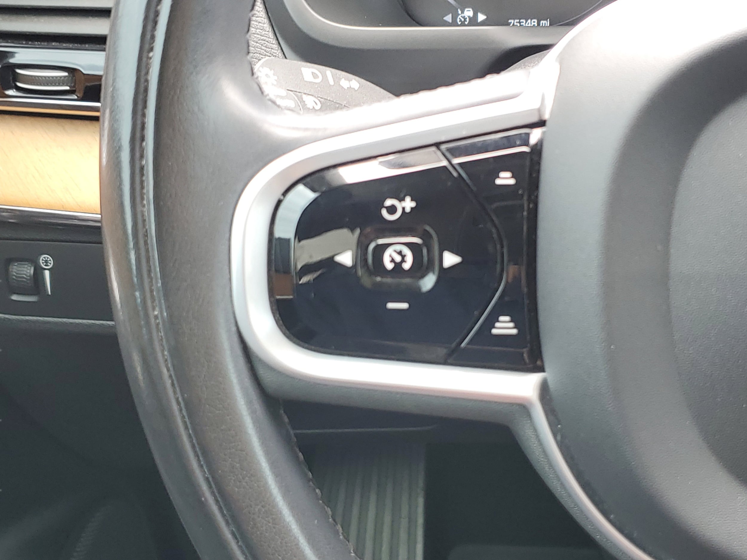 2021 Volvo XC90 Momentum - Photo 24