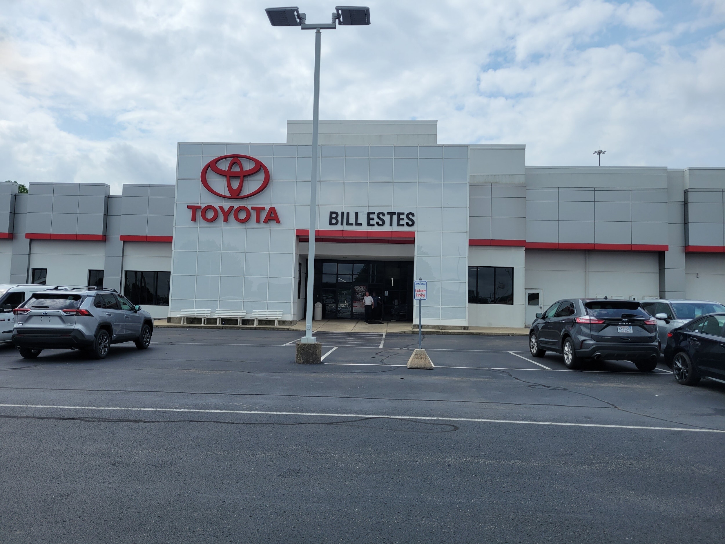 Used 2021 Toyota RAV4 XLE with VIN 4T3RWRFV6MU022065 for sale in Northfield, Minnesota