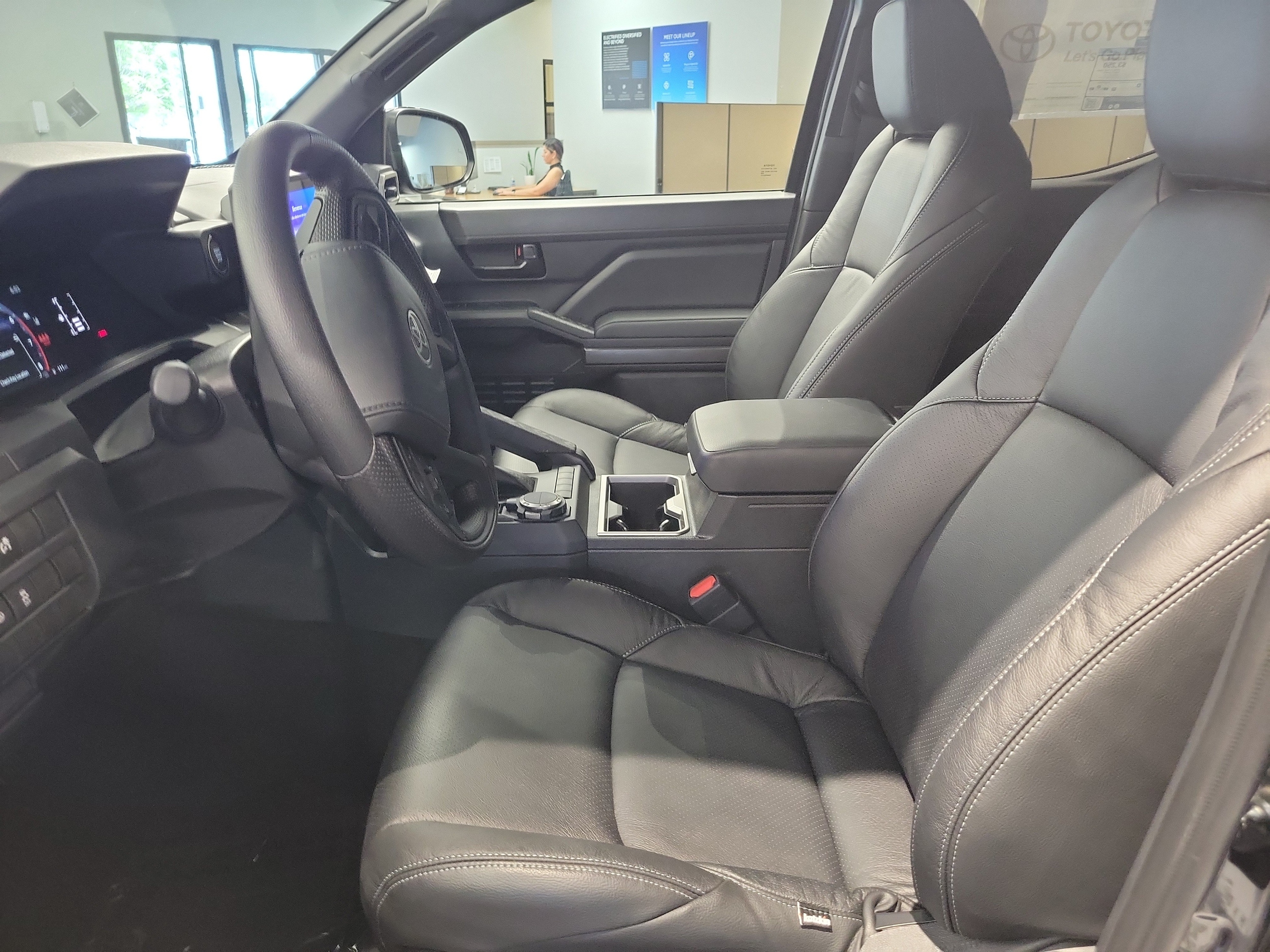 2026 Toyota Tacoma SR5 - Photo 18