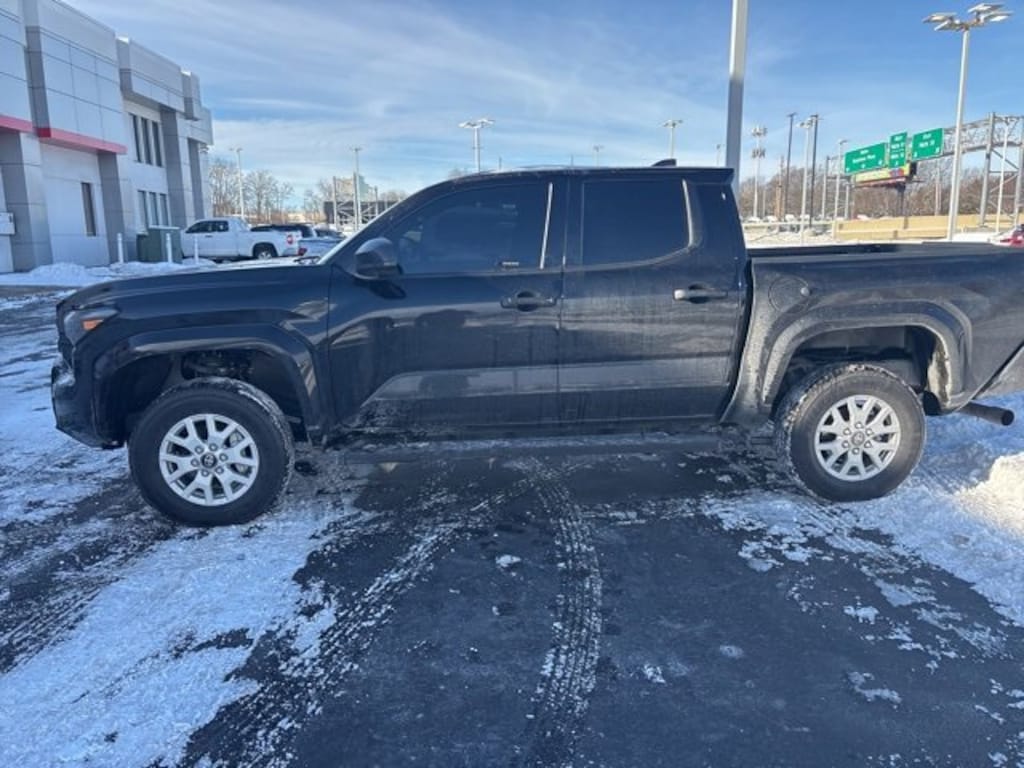 Used 2025 Toyota Tacoma 4WD SR Truck Double Cab