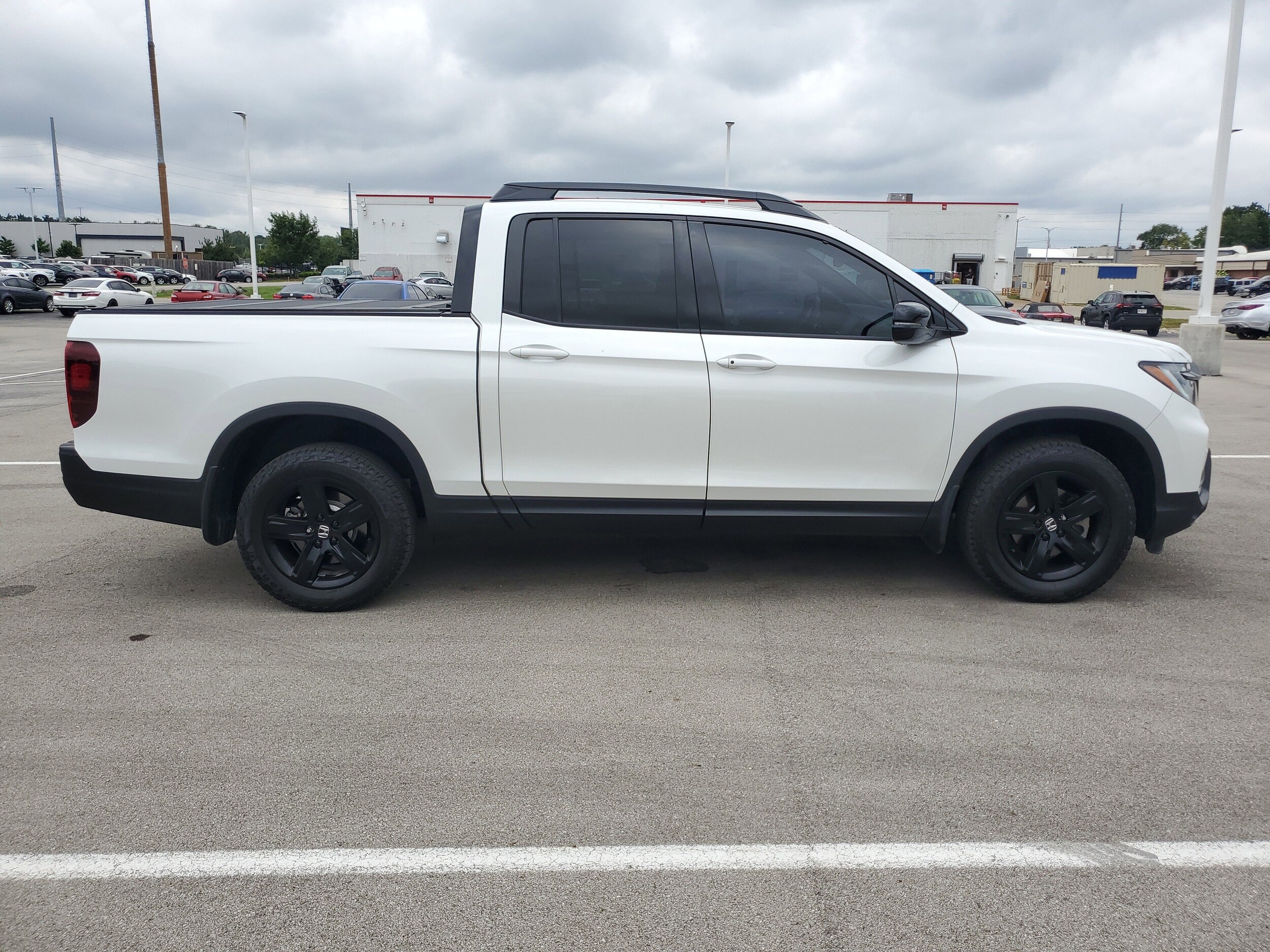 2021 Honda Ridgeline Black Edition photo 3