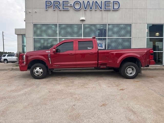 2024 Ford F-350 Super Duty Lariat's photo