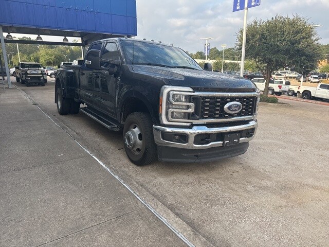 2023 Ford F-350 photo 2