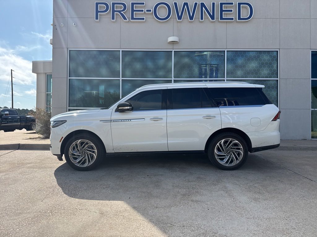 2025 Lincoln Navigator Reserve 4WD's photo