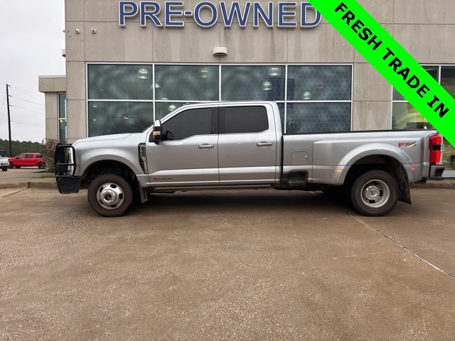 2024 Ford F-350 Super Duty Platinum's photo