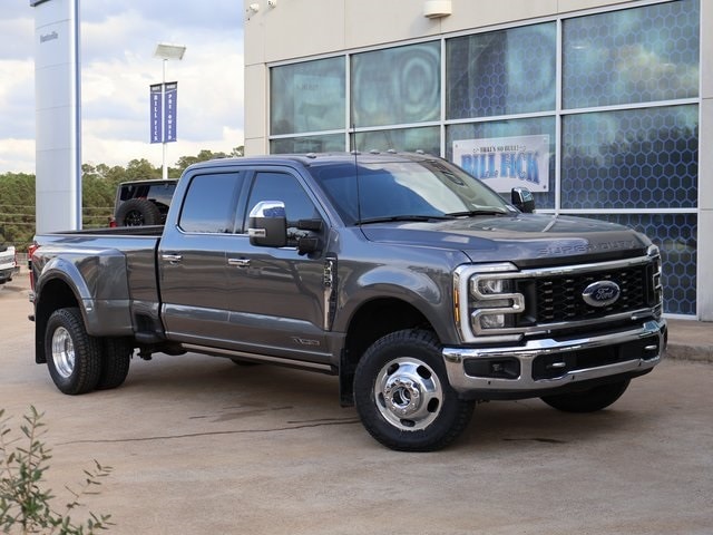 2024 Ford F-350 Super Duty Lariat's photo