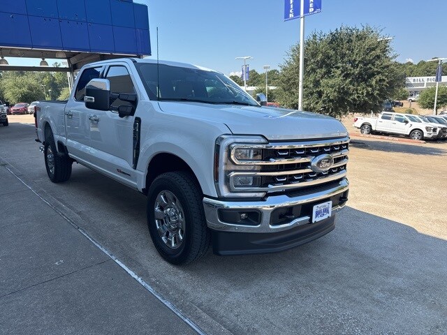 2025 Ford F-250 Lariat photo 2
