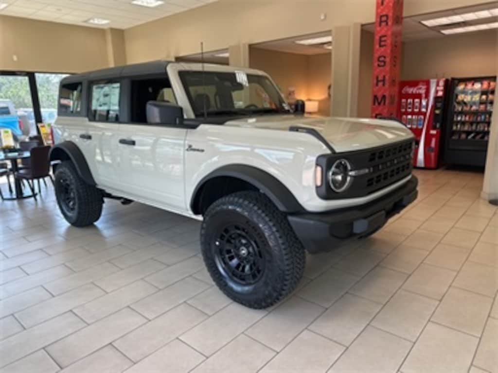 New 2025 Ford Bronco Base SUV