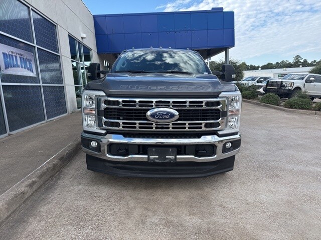 2023 Ford F-350 photo 3