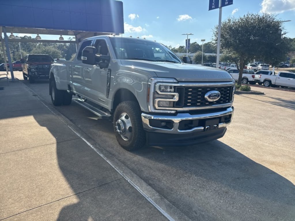 Used 2025 Ford F-350SD Lariat Truck