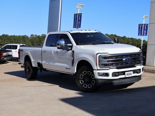 2023 Ford F-350 Super Duty Platinum's photo