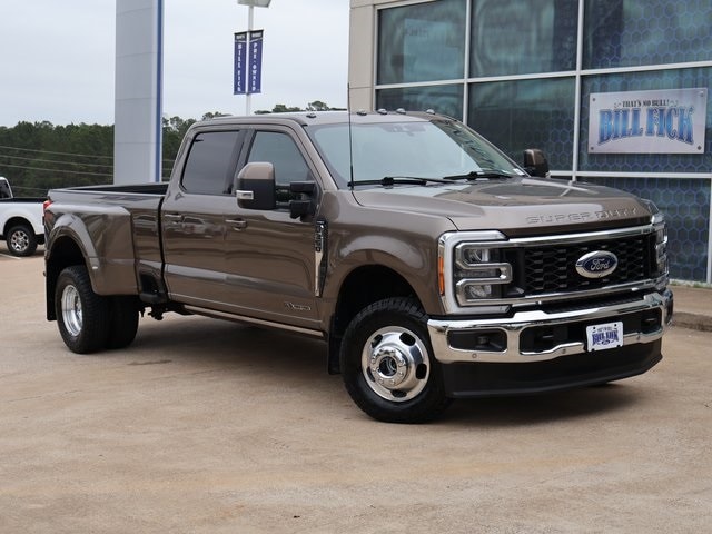 2023 Ford F-350 Super Duty Lariat's photo
