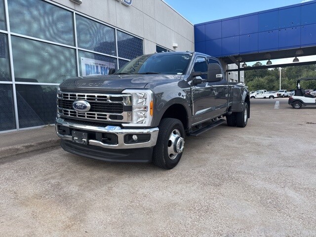 2023 Ford F-350 photo 4