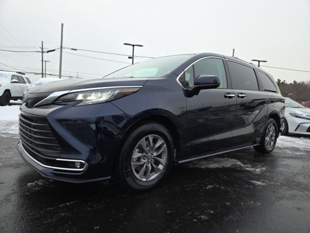 Used 2022 Toyota Sienna XLE Minivan/Van