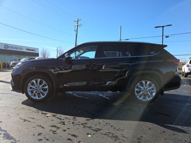 2025 Toyota Highlander Hybrid Limited photo 4