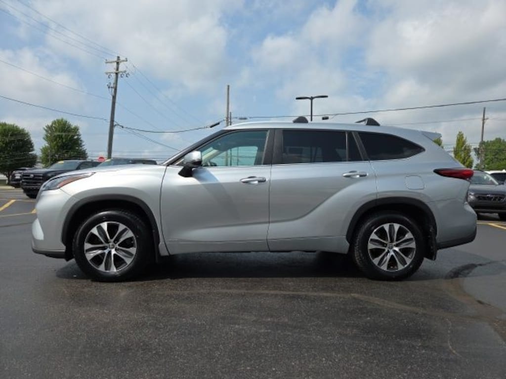 Used 2023 Toyota Highlander Hybrid XLE SUV