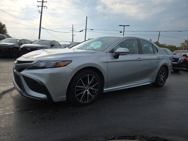 Used 2022 Toyota Camry SE Sedan