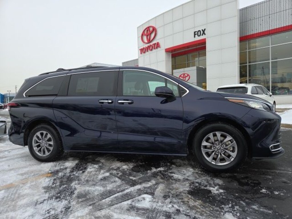 Used 2022 Toyota Sienna XLE Minivan/Van