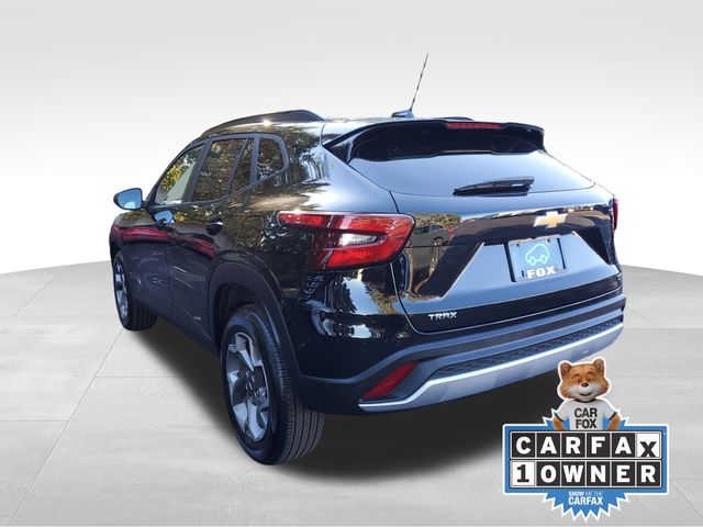 2025 Chevrolet Trax LT photo 3