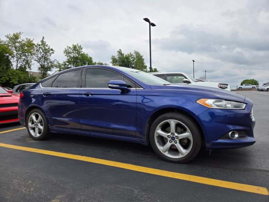 Used 2016 Ford Fusion SE Sedan